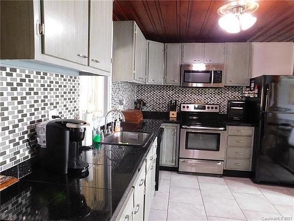 5th image of 515 Halsbury Ave