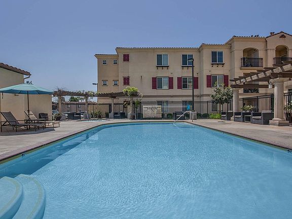 RESORT-STYLE POOL