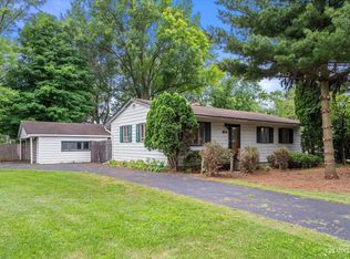 464 Davis Rd, Batavia, IL 60510