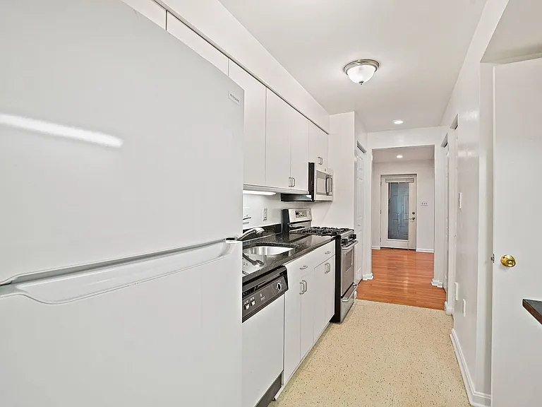 2641 Woodley Pl NW — Photo 13