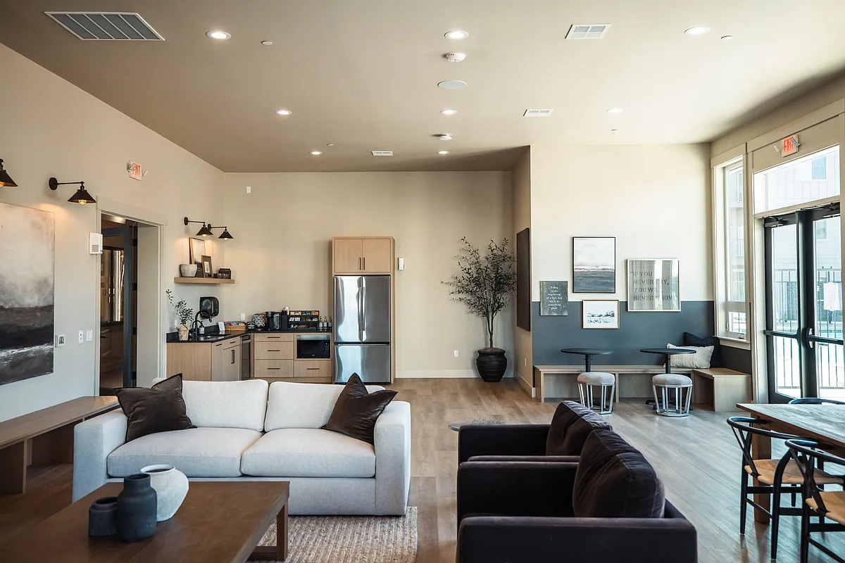 Building Photo - Eastpark Apartment Homes