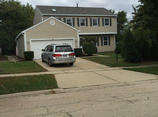 9 N Walnut Ct, Streamwood, IL 60107