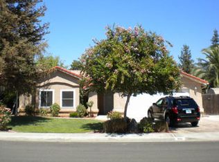 990 Cedarwood St, Hanford, CA