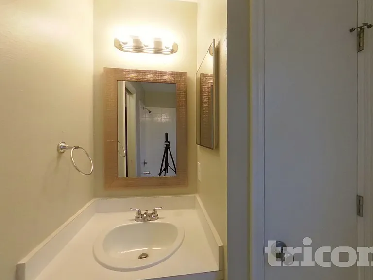 1627 Chatham Cir — Photo 14