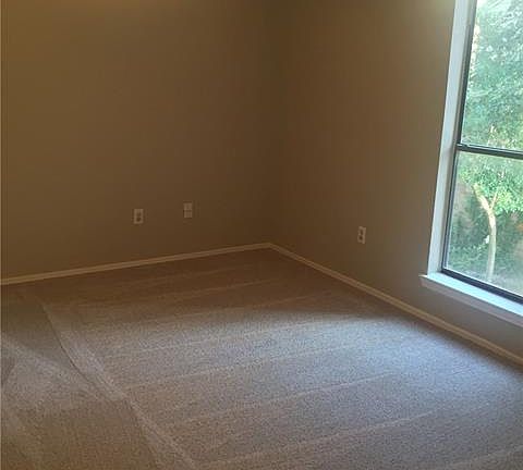 5th image of 2323 Kennington Dr APT D