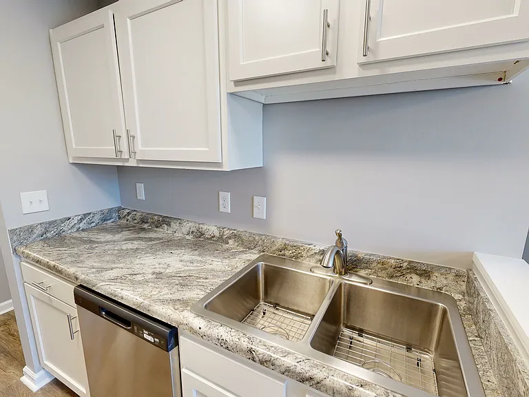 Burlington Oaks Apartments — Photo 28