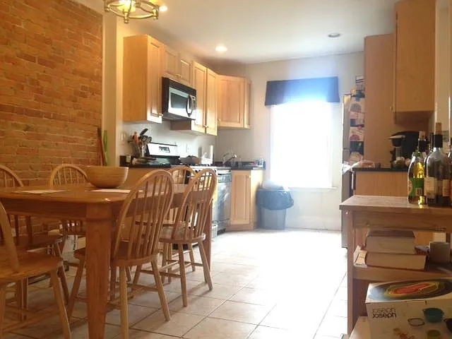 3 bed, 1000 sqft, $4,495 — Photo 2