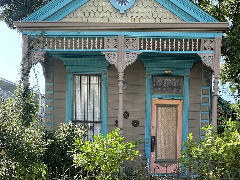 922 Adams St — Photo 1