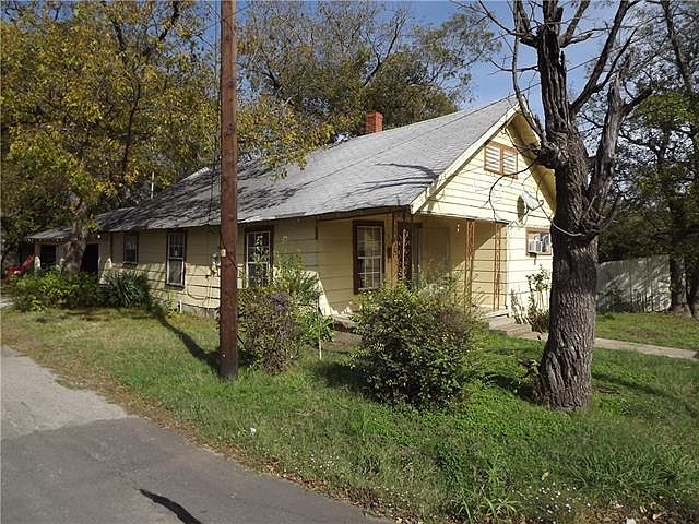 2nd image of 601 E 7th St