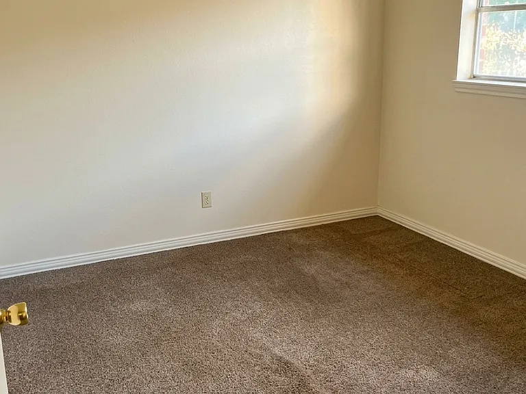 14411 Pine St — Photo 2
