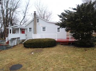 8 Iselin Rd, Hewitt, NJ 07421