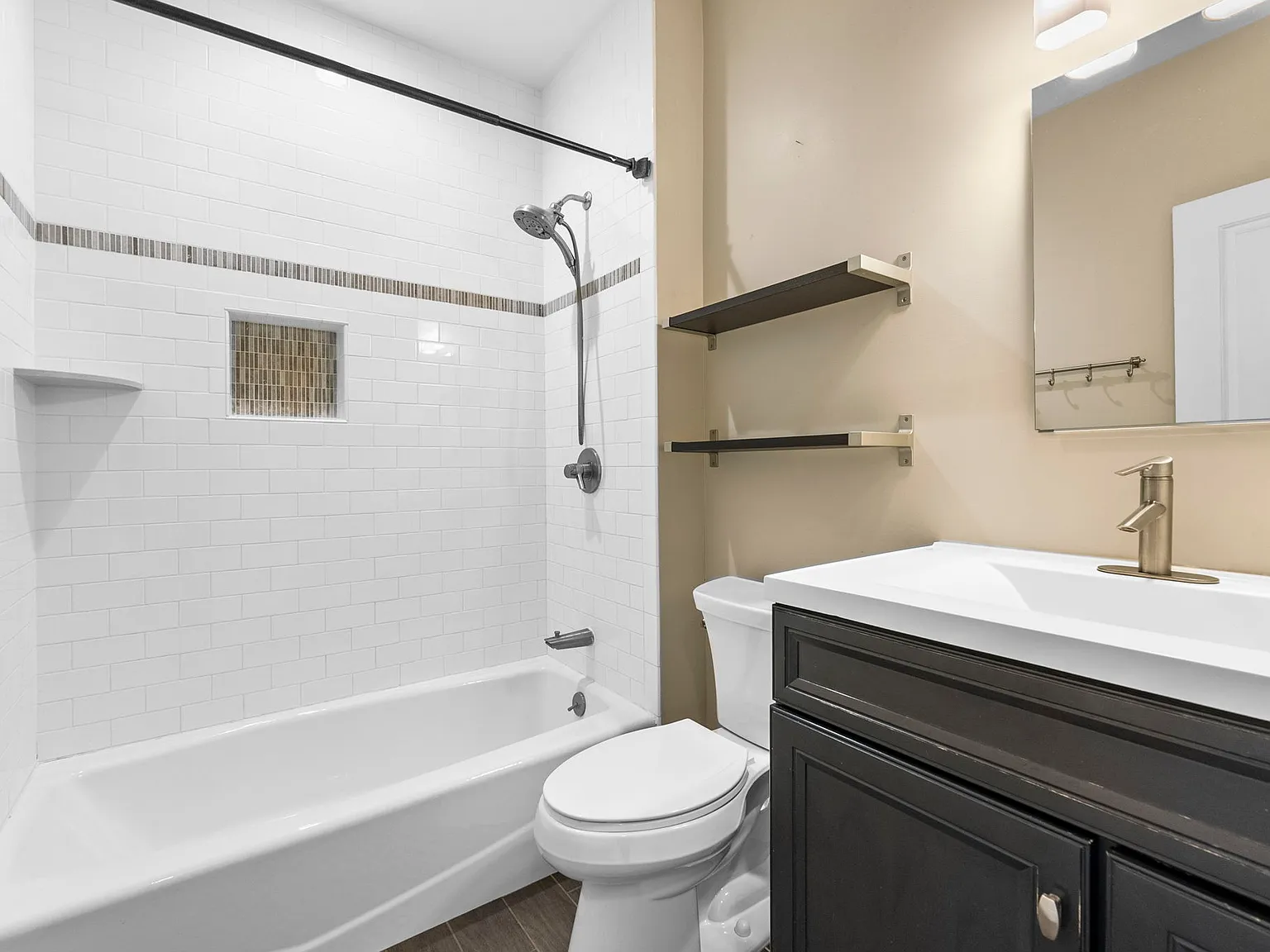 2 bed, 1.5 bath, 1500 sqft, $3,100 — Photo 2