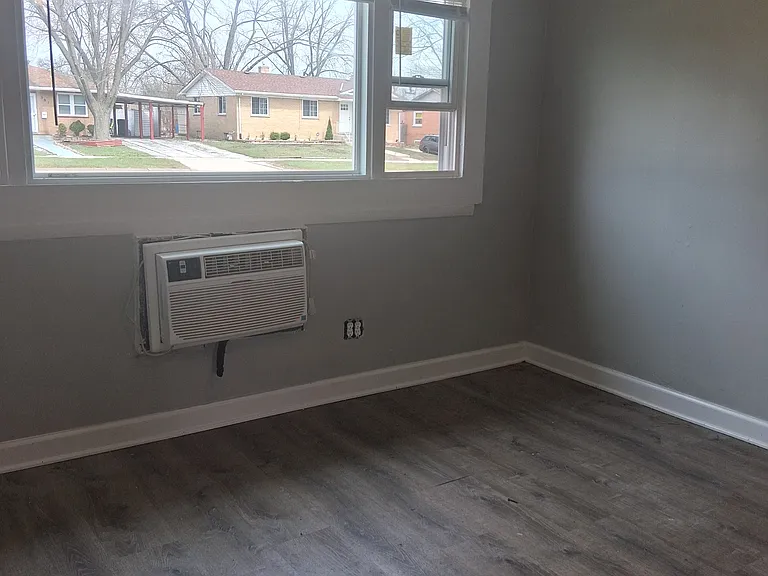 392 Hickory St — Photo 2