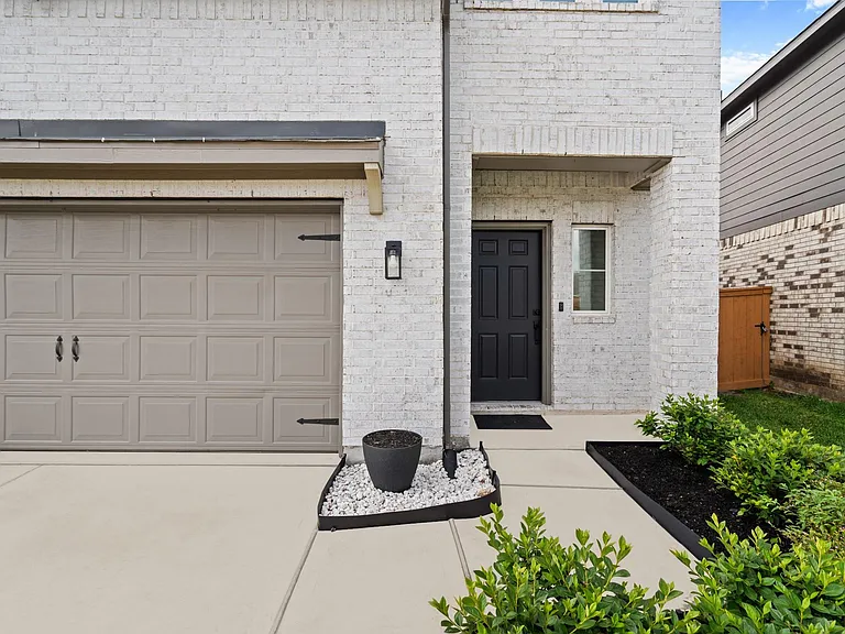 21215 Catalina Palm Dr — Photo 2
