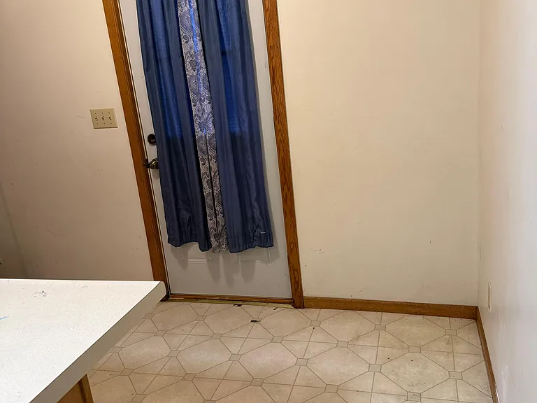 227 2nd St NE #5 — Photo 5