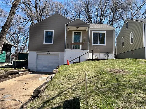 3323 N 40th St Photo 1