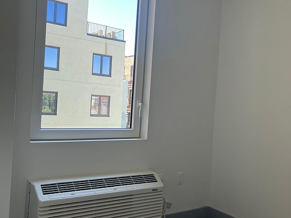 5th image of 1143 Hoe Ave #3F