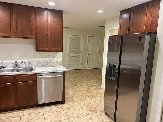 806 Oak St #10 — Photo 1