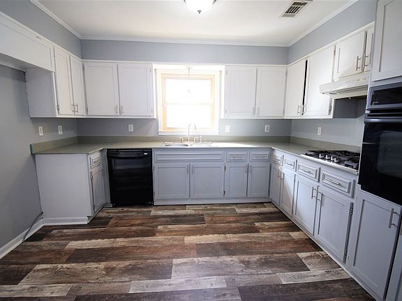 4th image of 49 Hundley Ave