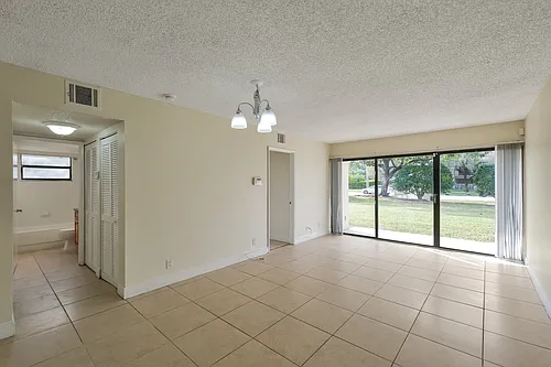 1440 Lake Crystal Dr #B Photo 1