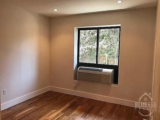 4th image of 226 Vernon Ave #2