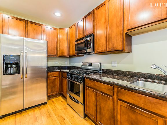 5th image of 6054 N Washtenaw Ave Unit 1