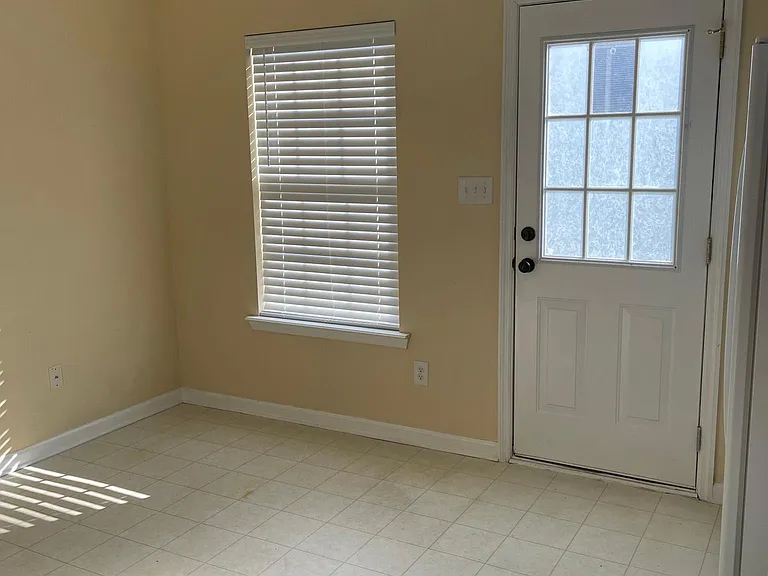 655 Brook Trl — Photo 18