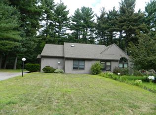 8 Queen Mary Dr, Queensbury, NY 12804