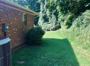 2 Cavalier Dr, Huntington, WV 25701