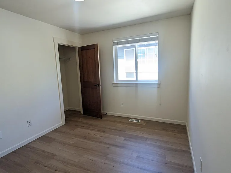 8817 Wallingford Ave N — Photo 31