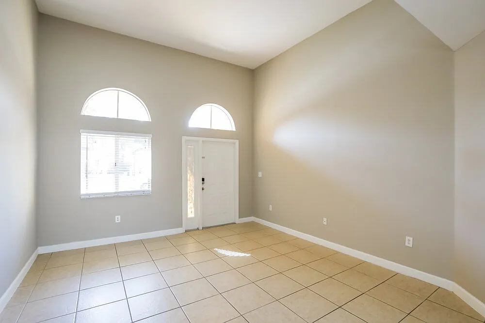 4 bed, 2.0 bath, 2004 sqft, $3,670 — Photo 4