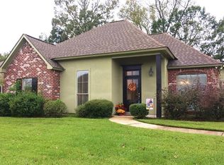 13107 Oak Knoll Dr, Geismar, LA 70734
