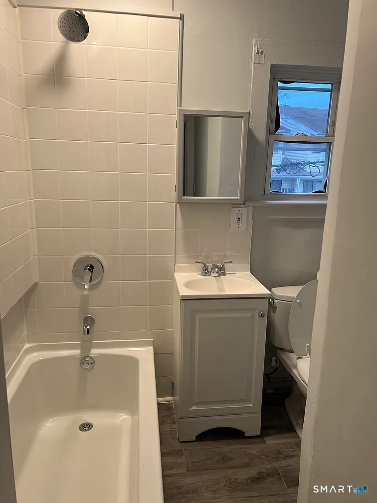 3 bed, 1400 sqft, $2,500 — Photo 3
