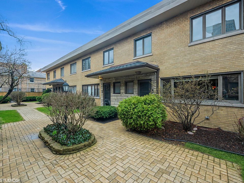 1st image of 3542 N Pine Grove Ave #3542