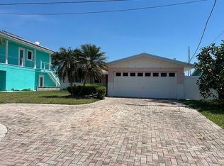 527 Lillian Dr, Madeira Beach, FL 33708