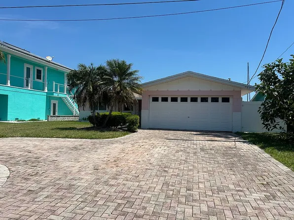 527 Lillian Dr, Madeira Beach, FL 33708