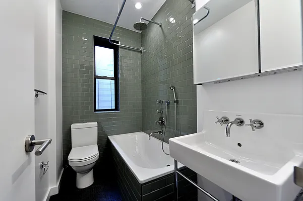 Rented by Aether Property Group | media 29