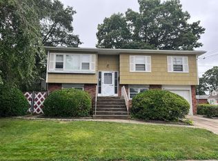 4 N Pine Dr, Massapequa, NY 11758