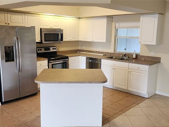 5th image of 1027 Hatfield St