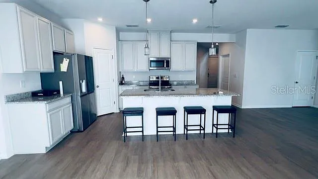 4 bed, 2.5 bath, 2336 sqft, $2,700 — Photo 3