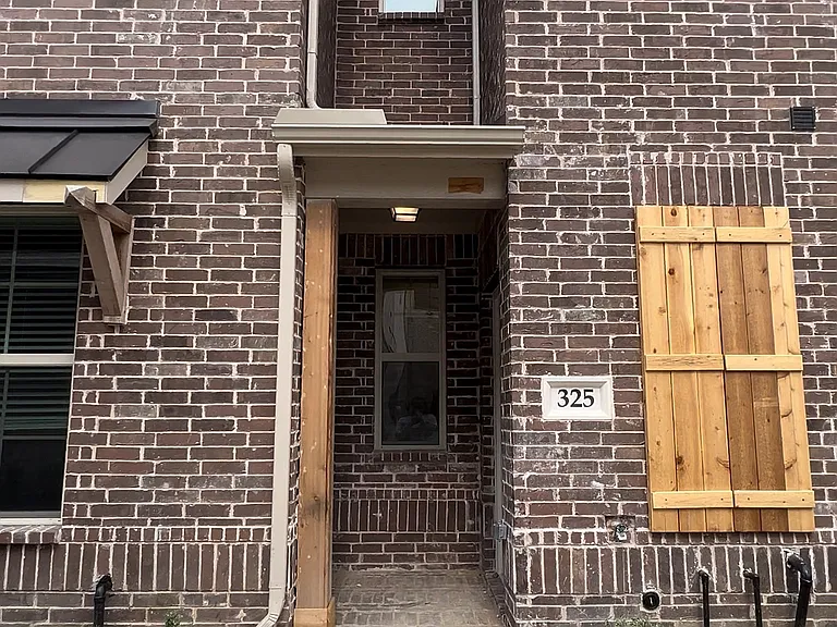 325 Baker Dr — Photo 5