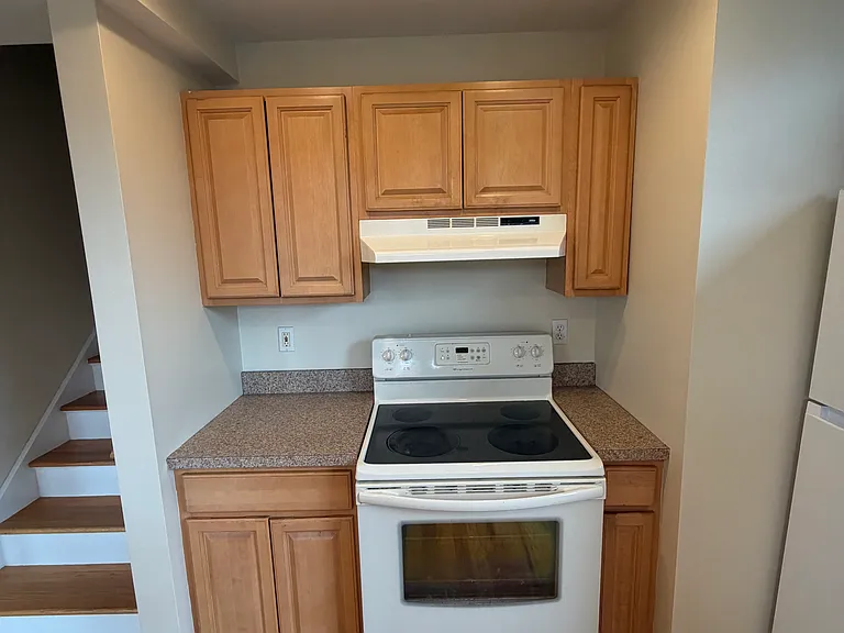 116 Center St — Photo 13