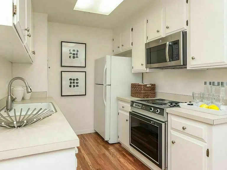 101 2nd St #11 — Photo 5