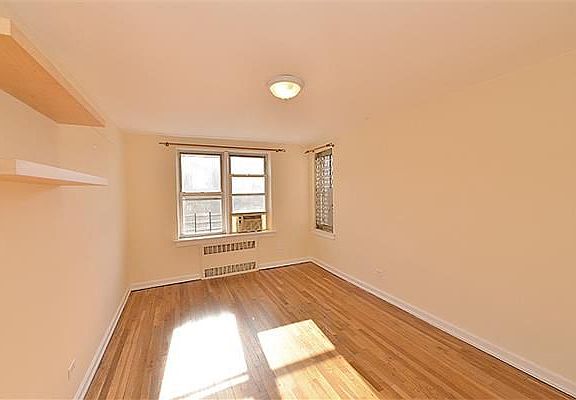 5th image of 6707 Yellowstone Blvd APT 6B