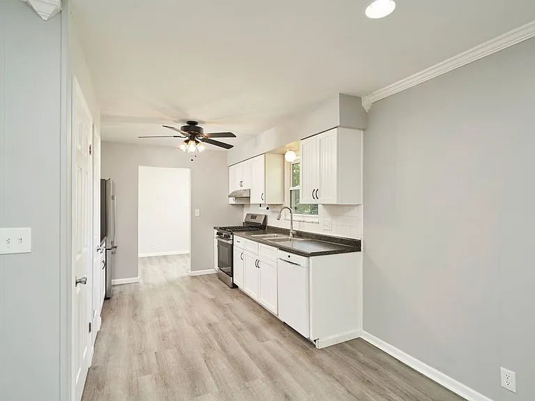 432 Mackinaw Ave — Photo 7