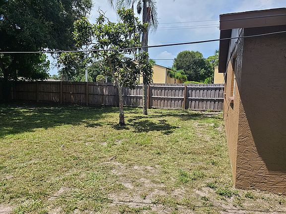 5th image of 2804 Trinidad St