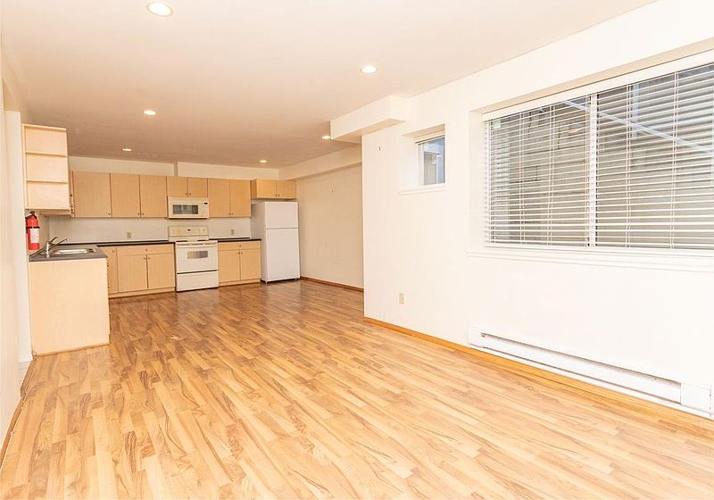 West Vancouver House for rent - 2 Bedrooms — photo 13