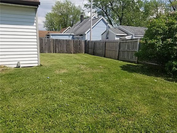 3rd image of 170 Gardenvale Dr
