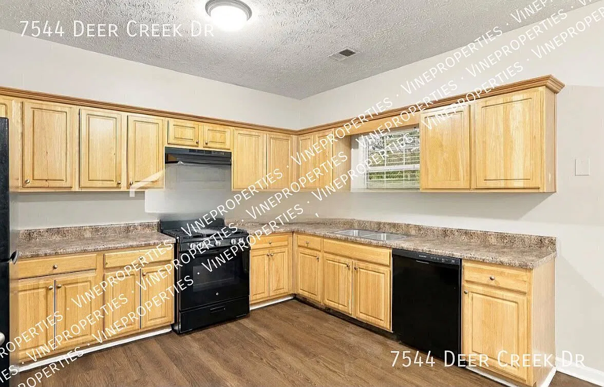 Beautiful 3-bedroom, 2.5-bath single-family home offering comfortable living space — Photo 3