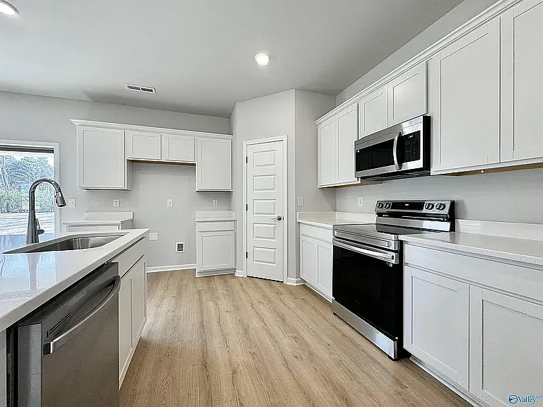 14668 Mountain Stream Dr — Photo 4